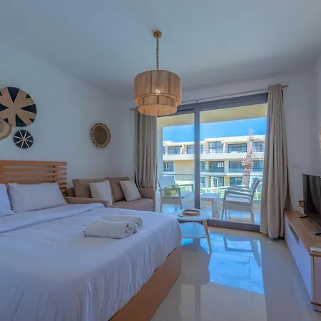 Boho-Chic Studio Apartment In G-Cribs, Pool View