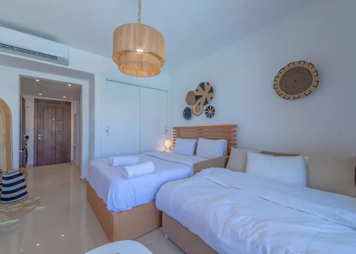Boho-chic In G-cribs, Pool View Apartment