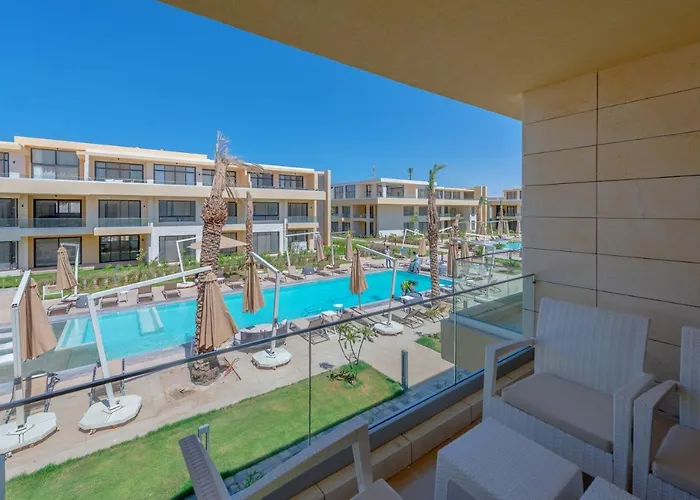 Apartment Boho-chic In G-cribs, Pool View